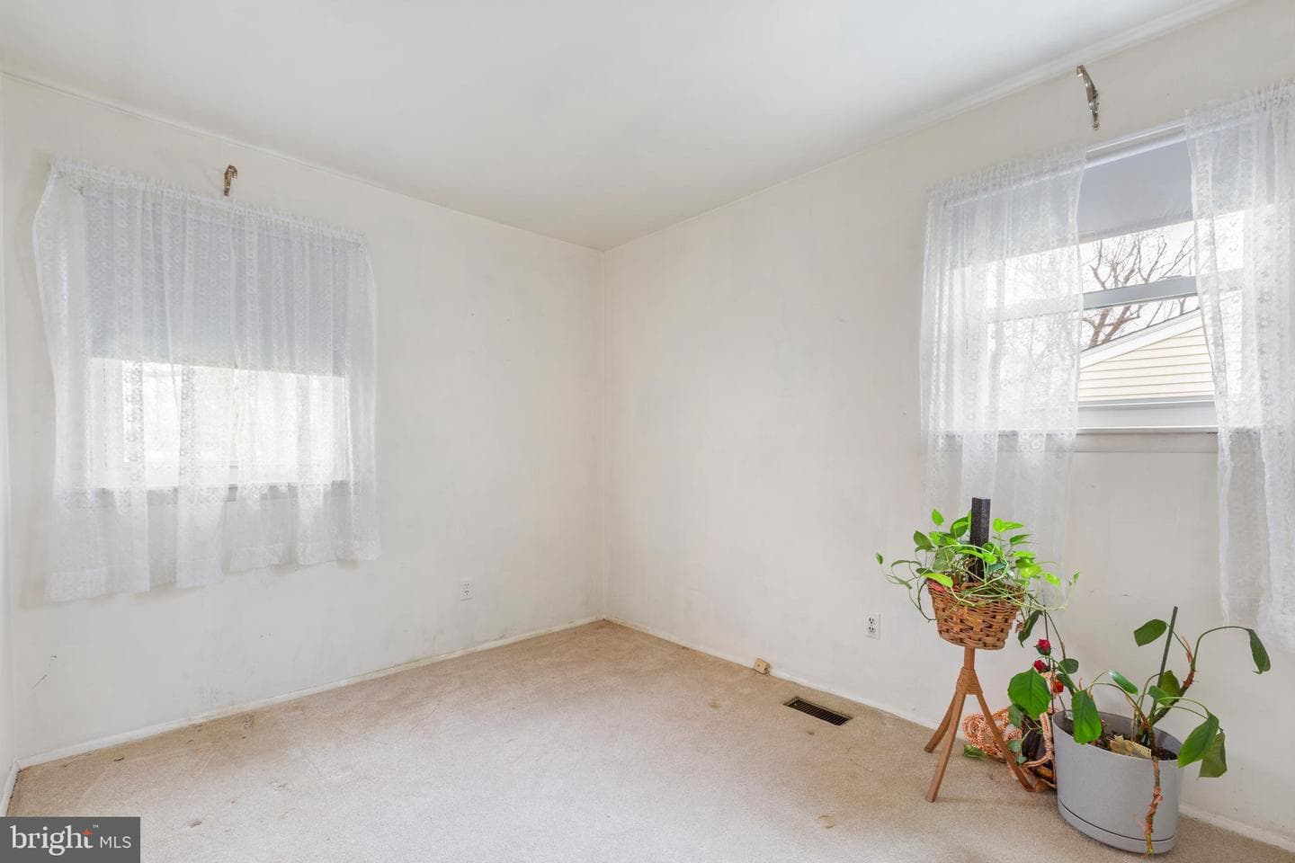 705 Douglass Avenue photo 19