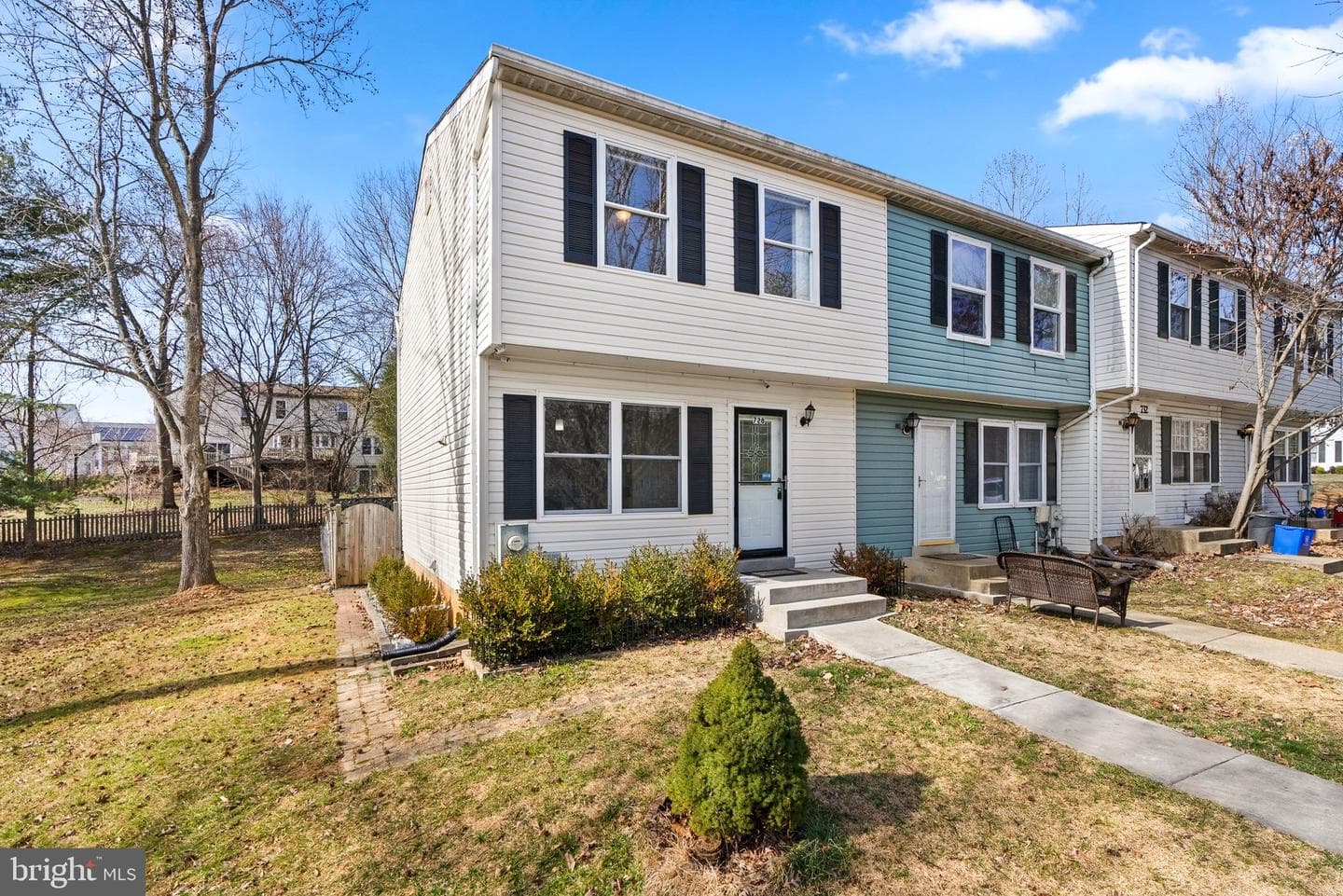 728 Oxford Square Drive photo 2
