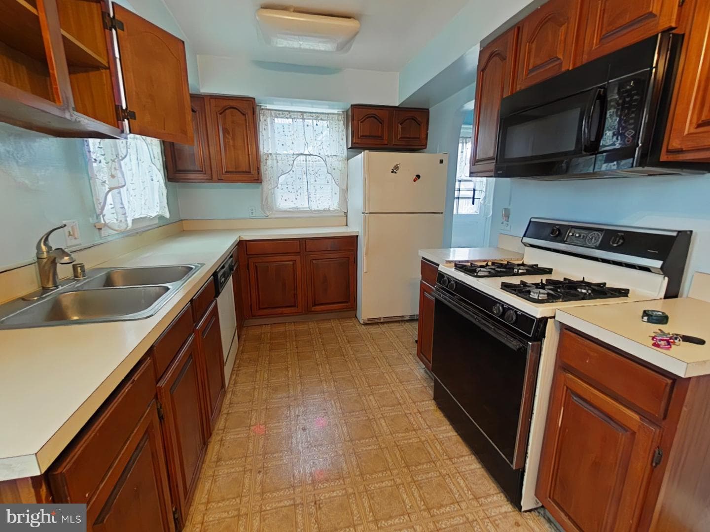 503 Stirling Road photo 3