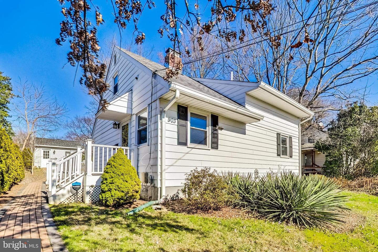 903 Robin Road