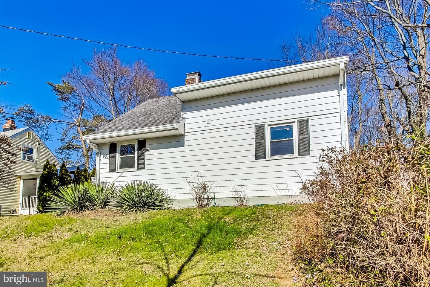 903 Robin Road photo 2