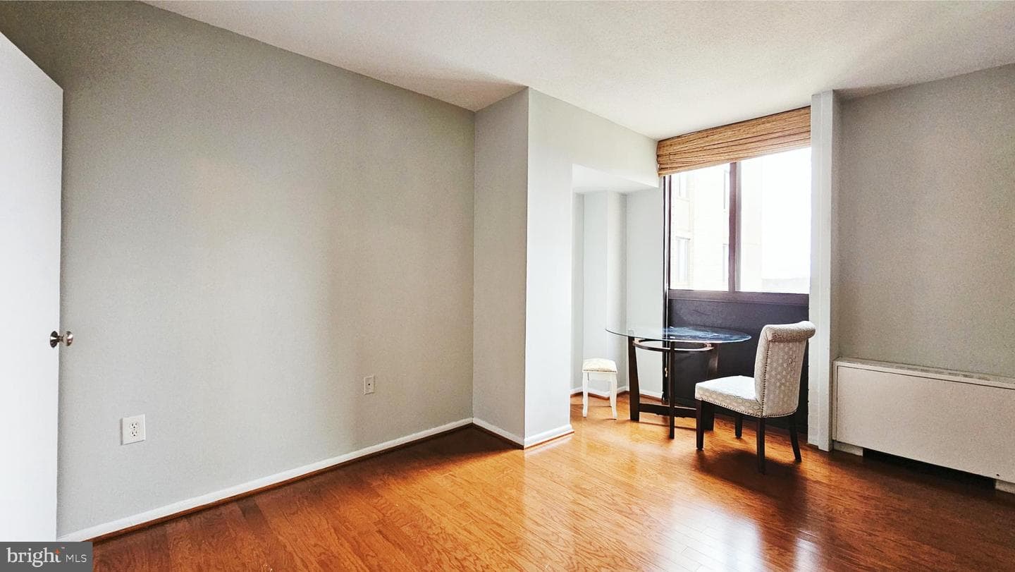 4242 East West Highway #902 photo 4