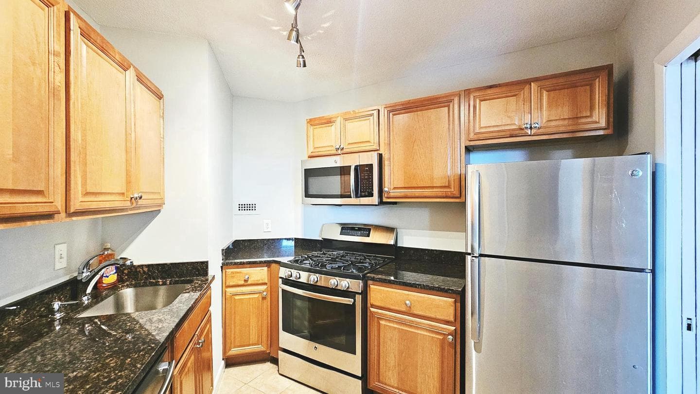 4242 East West Highway #902 photo 5