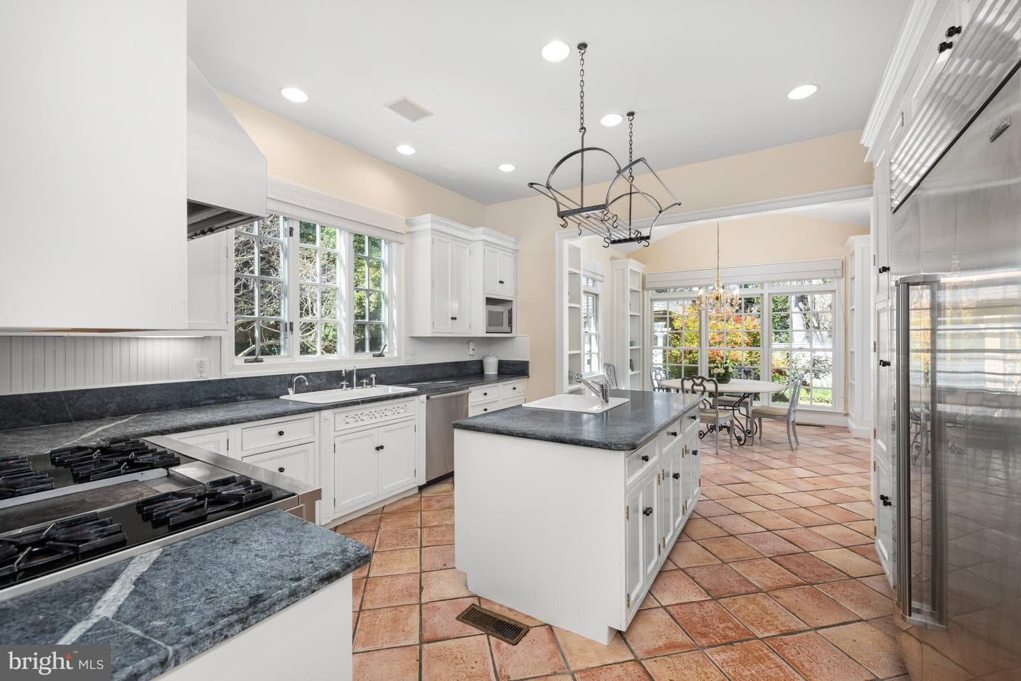 105 E Melrose Street photo 25