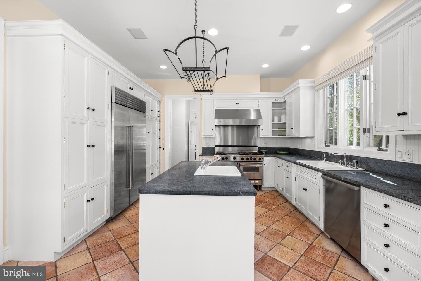 105 E Melrose Street photo 27