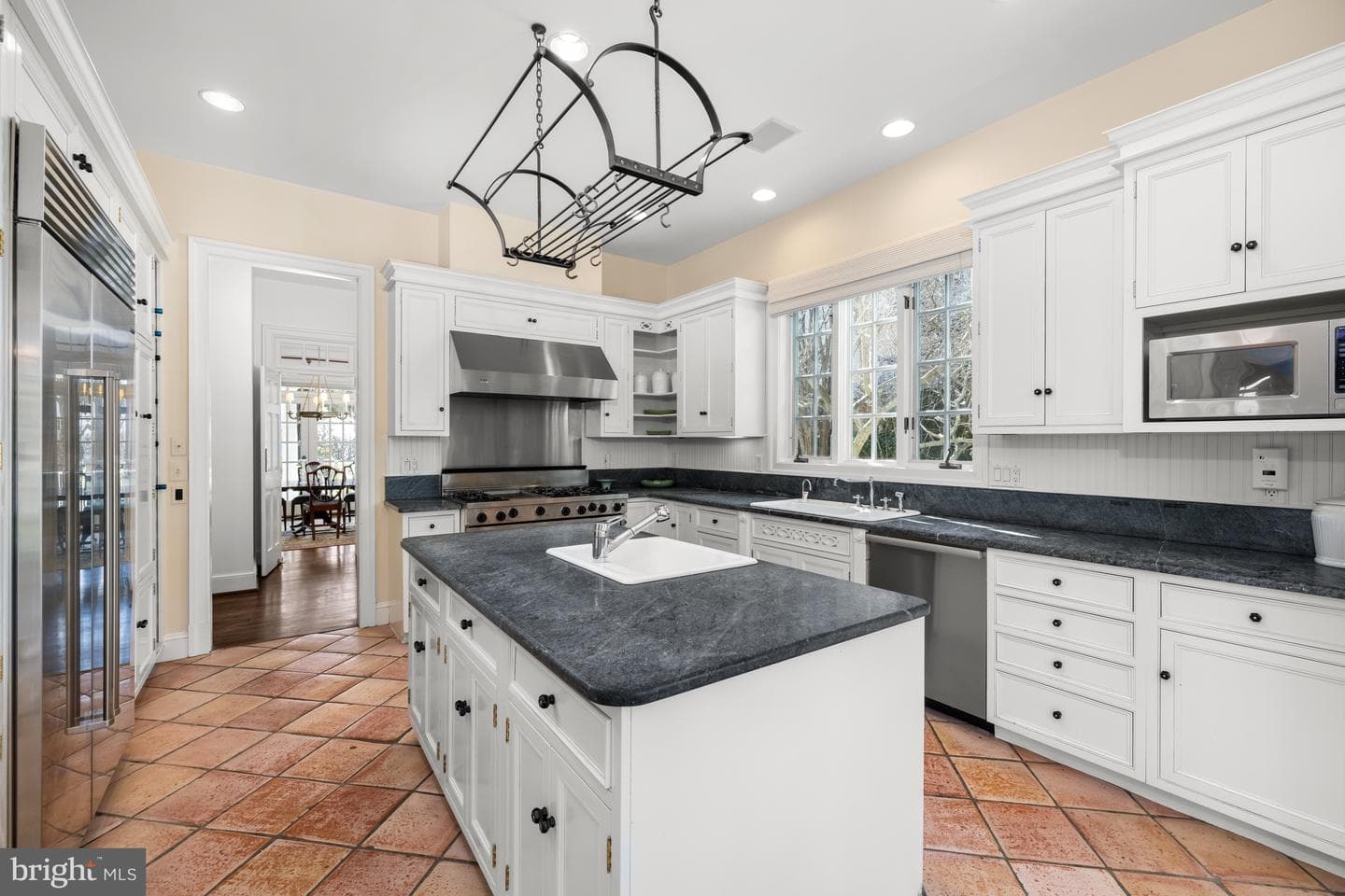 105 E Melrose Street photo 28
