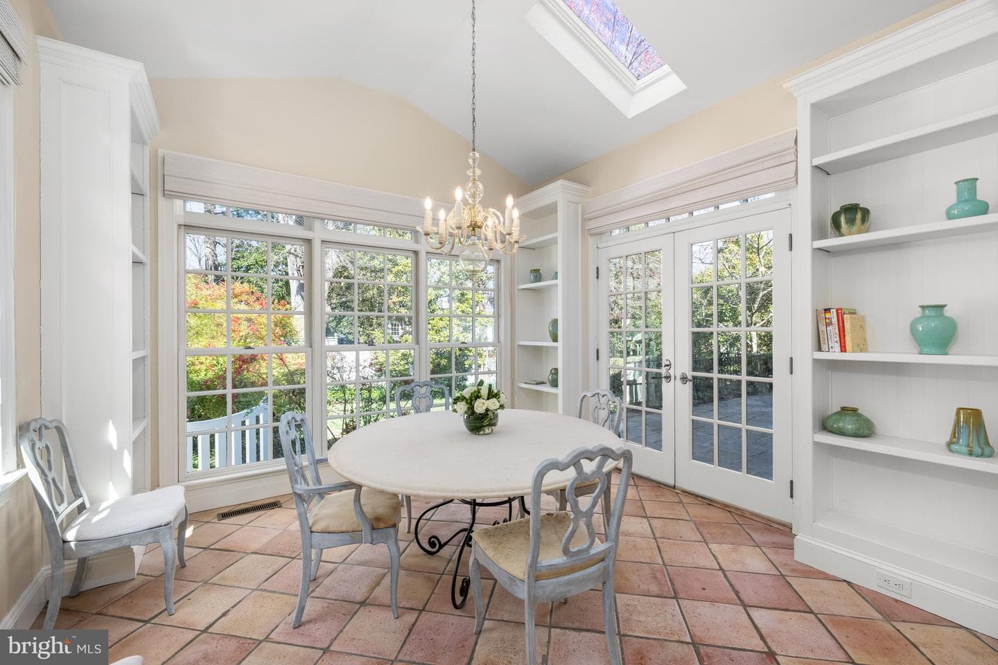 105 E Melrose Street photo 29