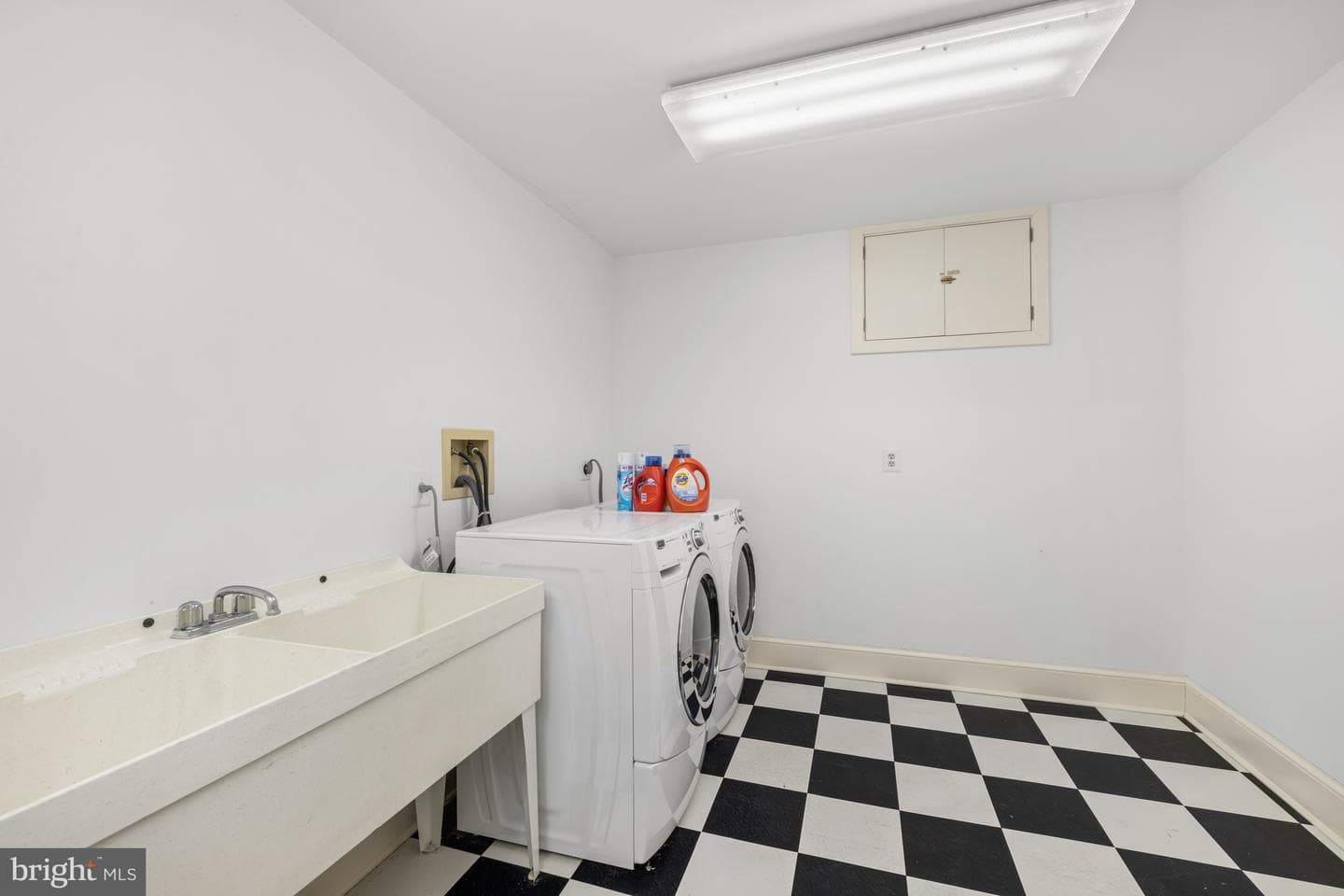 105 E Melrose Street photo 63