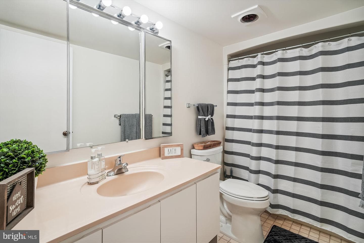 15100 Interlachen Drive #4-710 photo 23