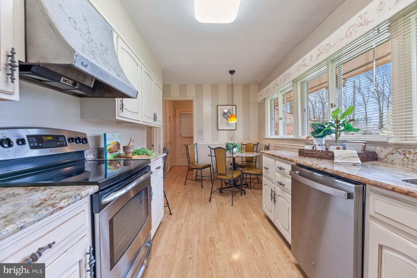 14209 Dav Road photo 18