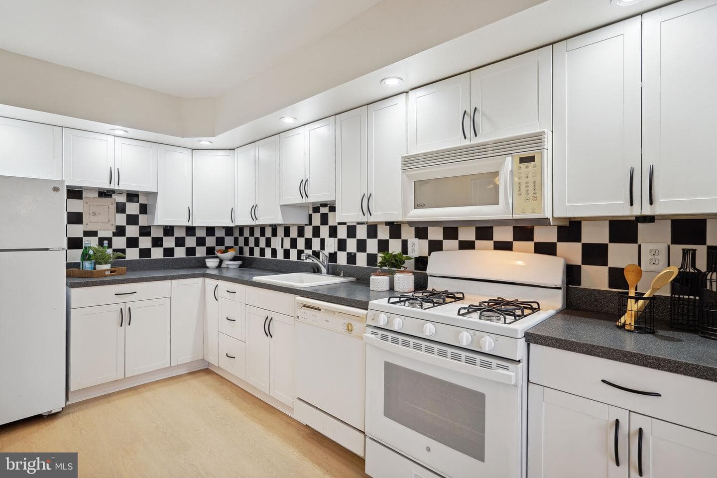 4515 Willard Avenue #1506s photo 10