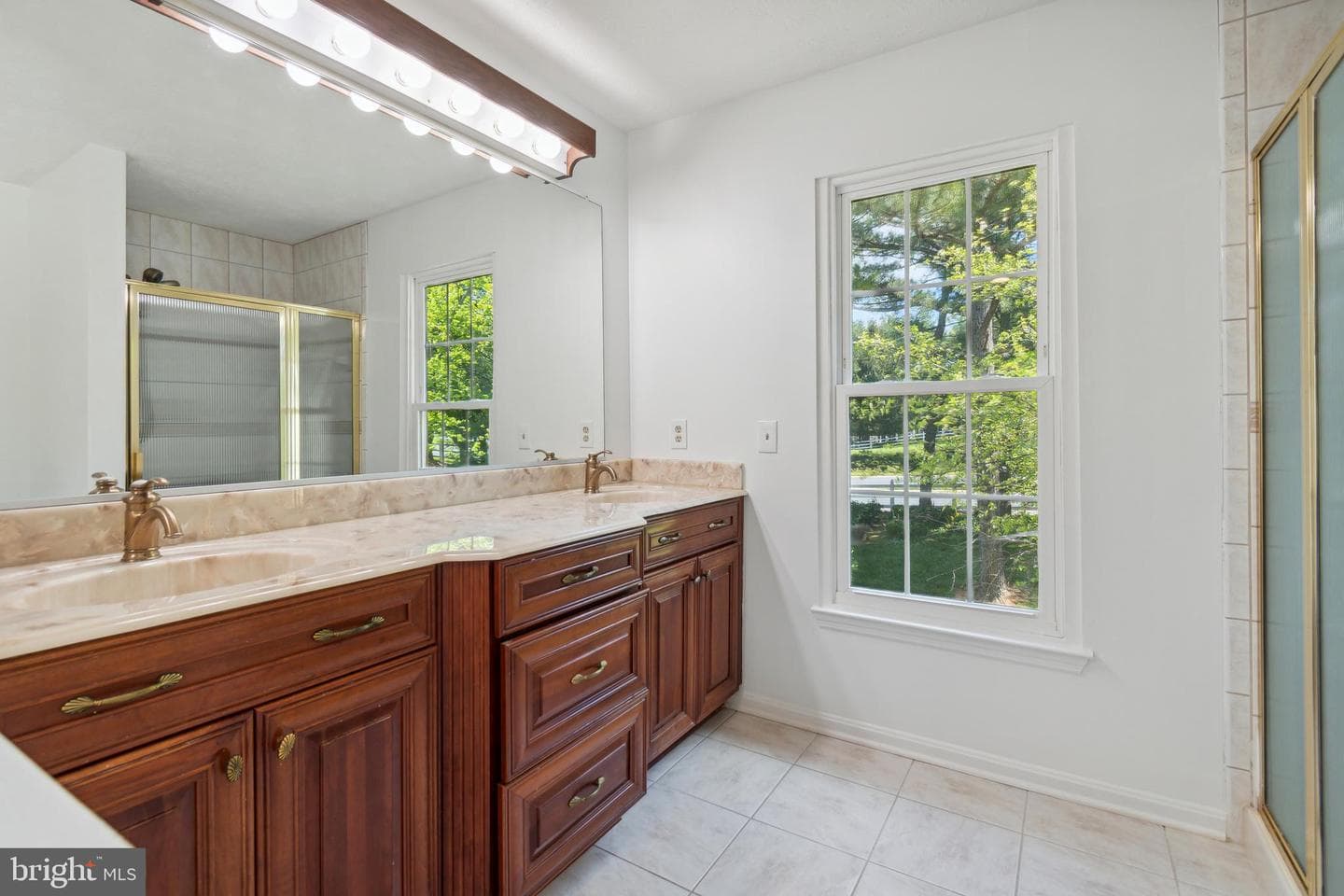 121 Bookham Lane photo 23