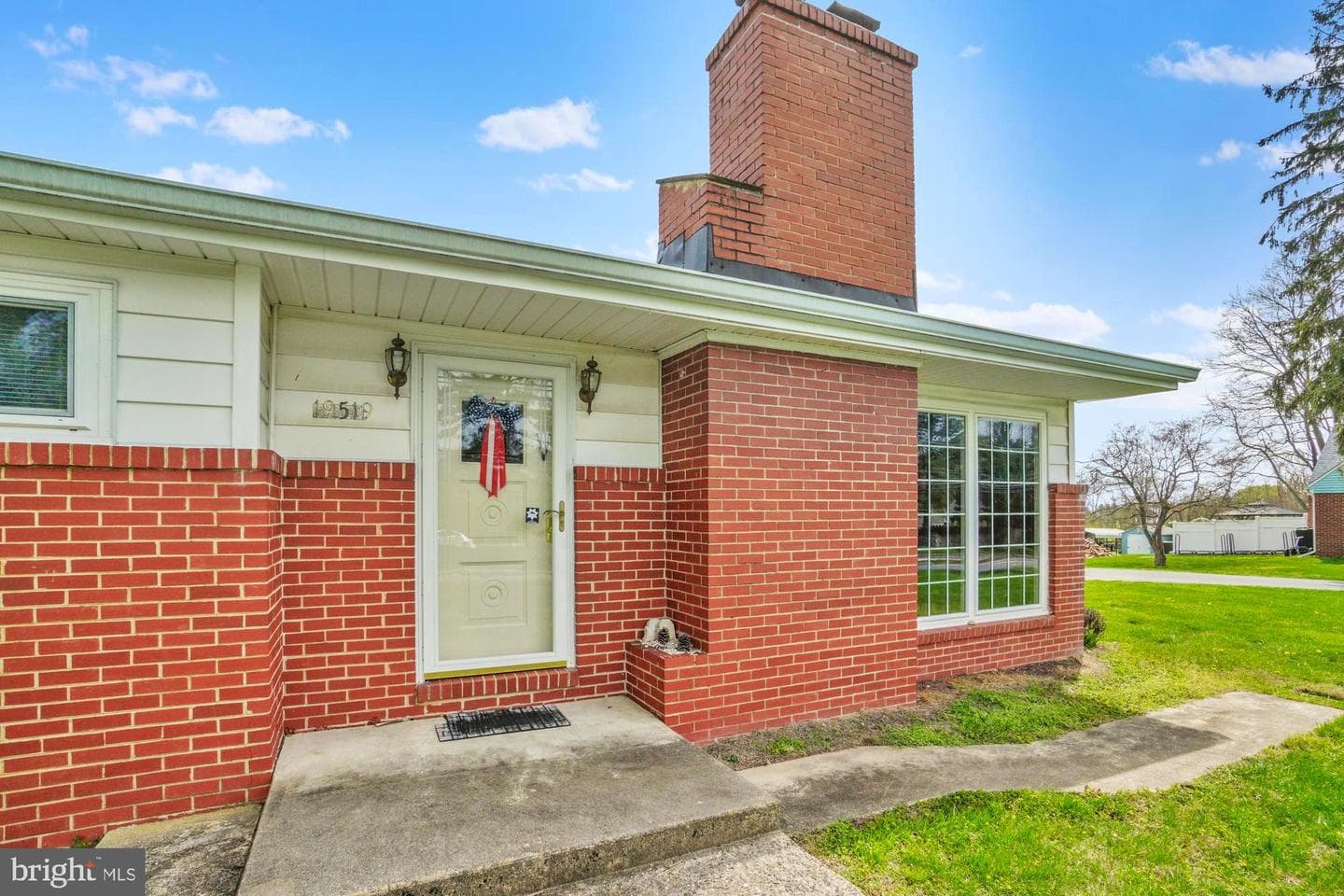 19519 Fisher Avenue photo 6