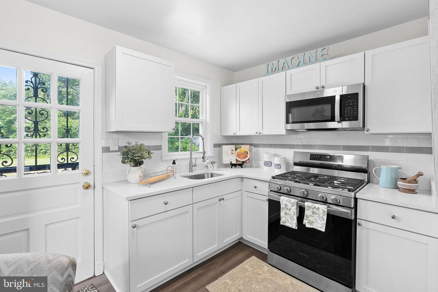 10110 McKenney Avenue photo 2