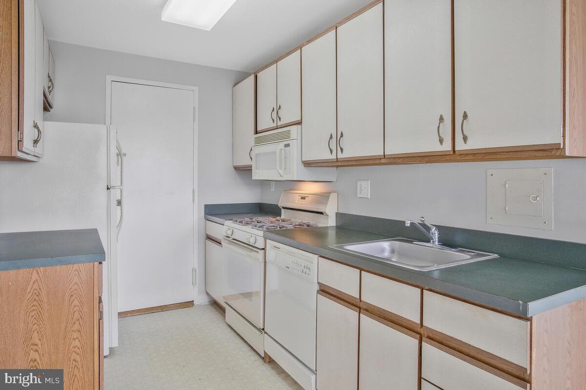 10201 Grosvenor Place #1017 photo 14