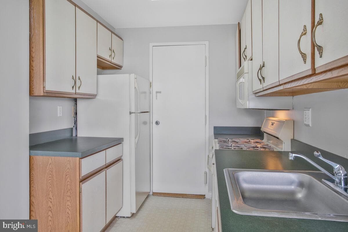 10201 Grosvenor Place #1017 photo 15