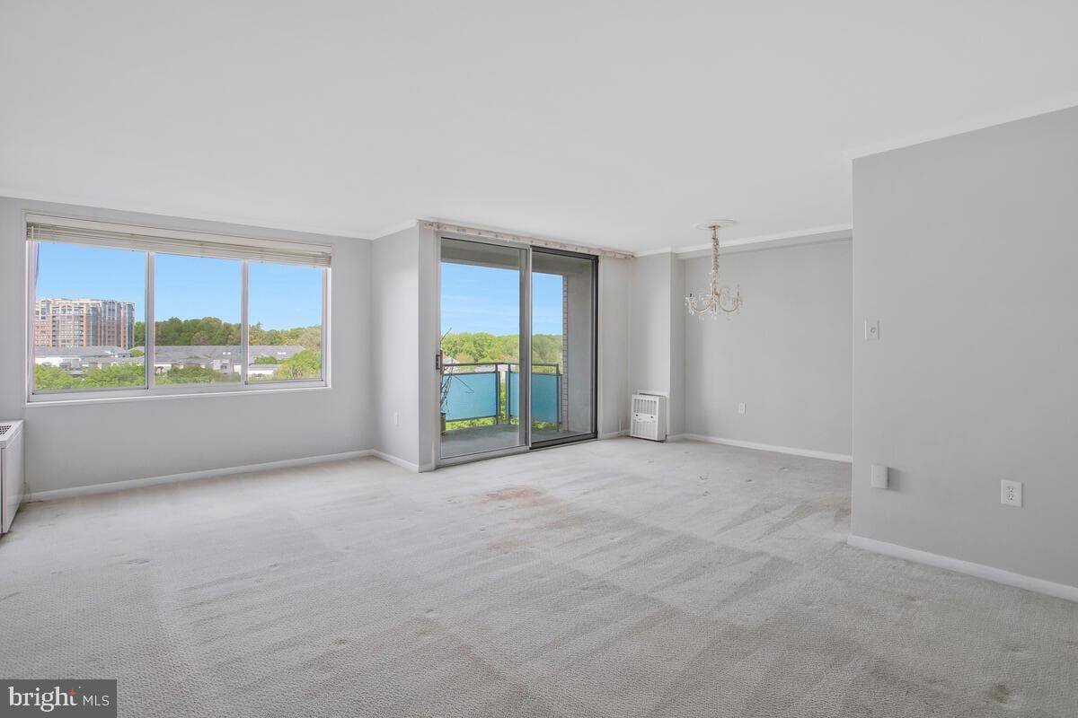 10201 Grosvenor Place #1017 photo 9