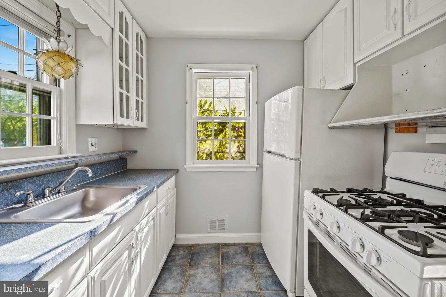 10210 Procter Street photo 20