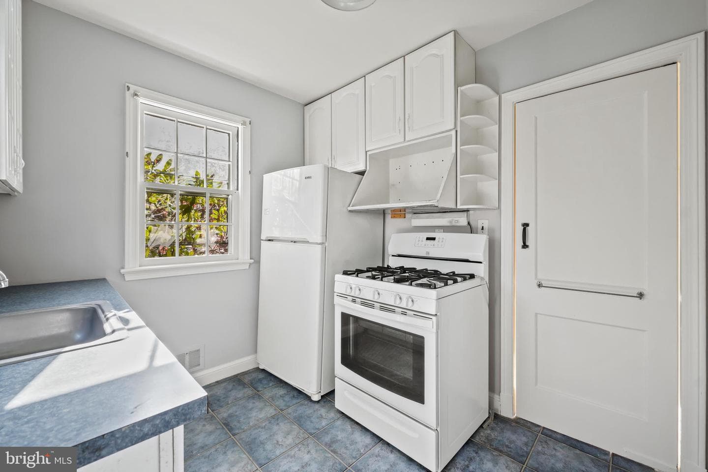 10210 Procter Street photo 22