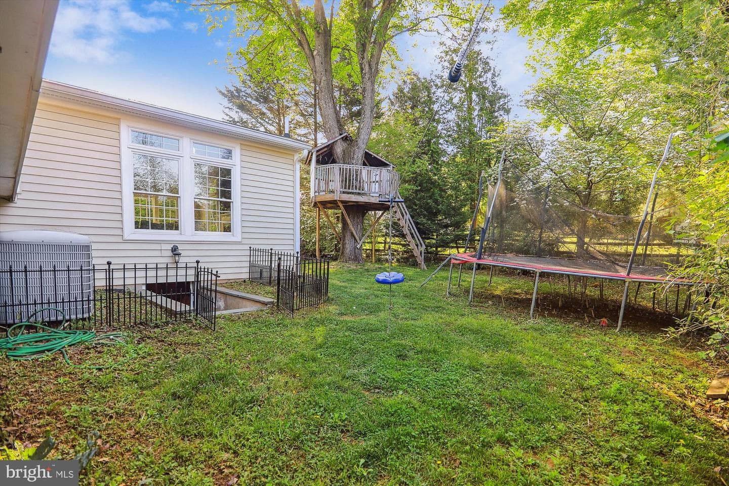 9 Barclay Court photo 32