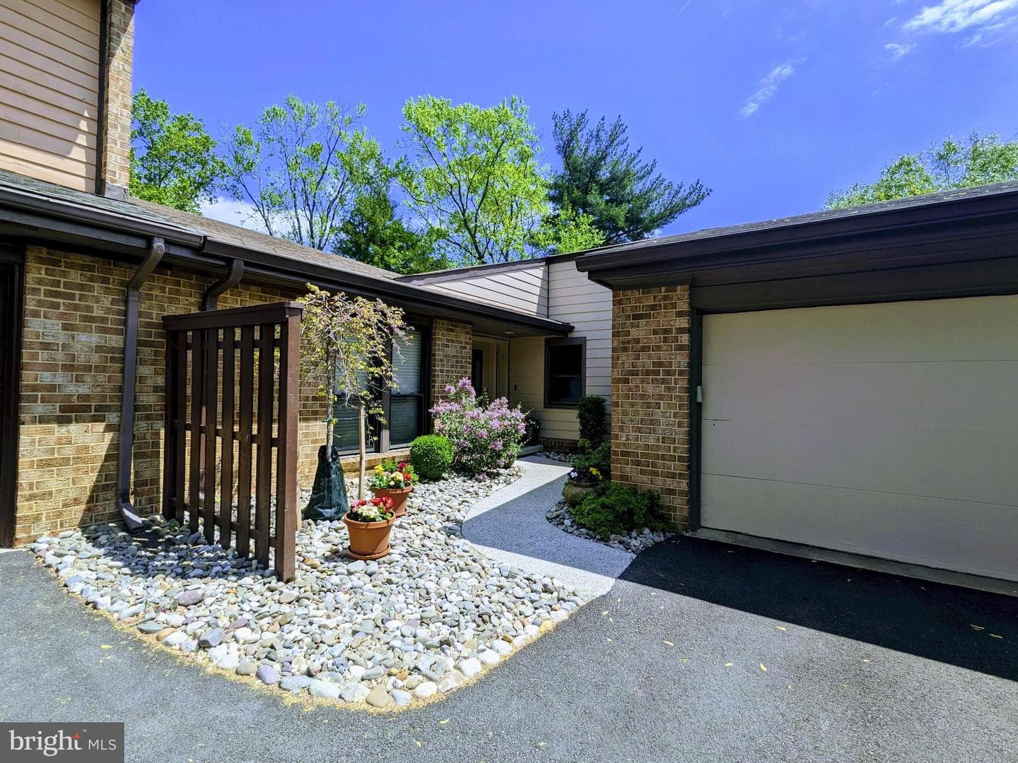 5219 Strathmore Avenue photo 3
