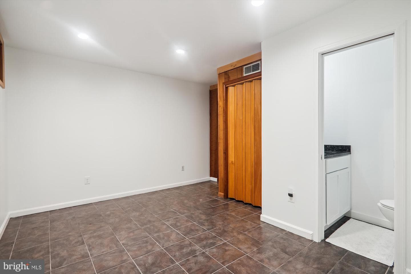 3920 Denfeld Court photo 11