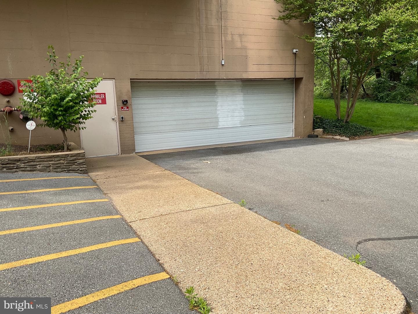 575 Thayer Avenue #404 photo 24