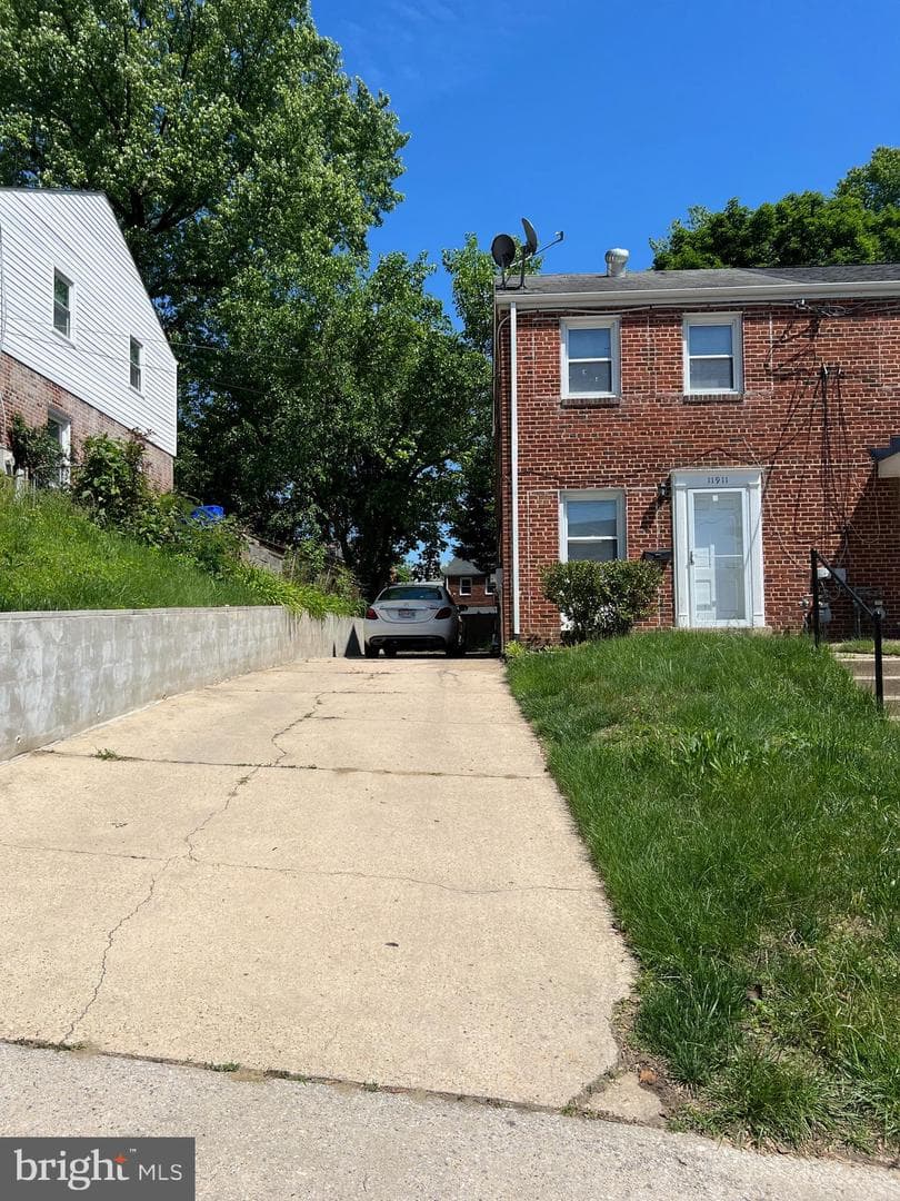 11911 Centerhill Street photo 2