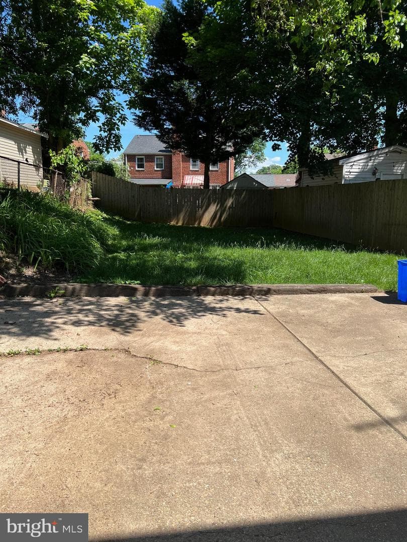 11911 Centerhill Street photo 31