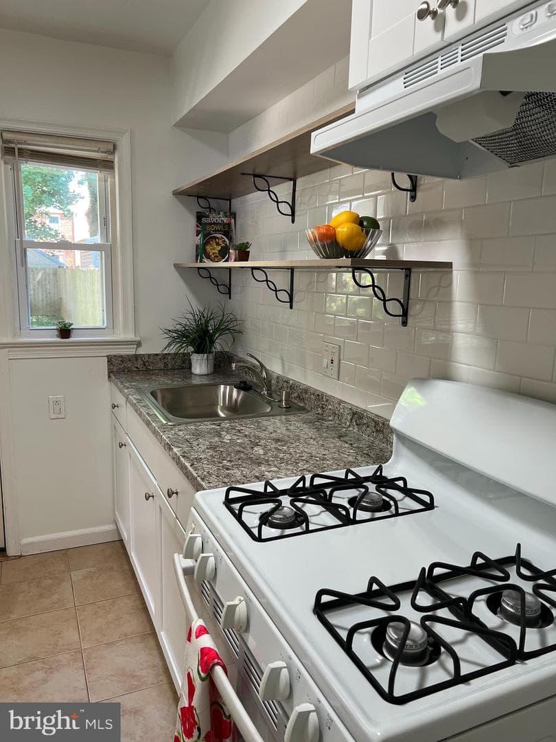 11911 Centerhill Street photo 9