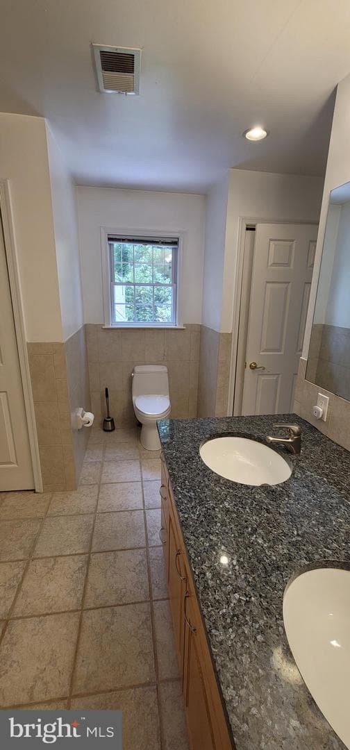 5820 Bradley Boulevard photo 32