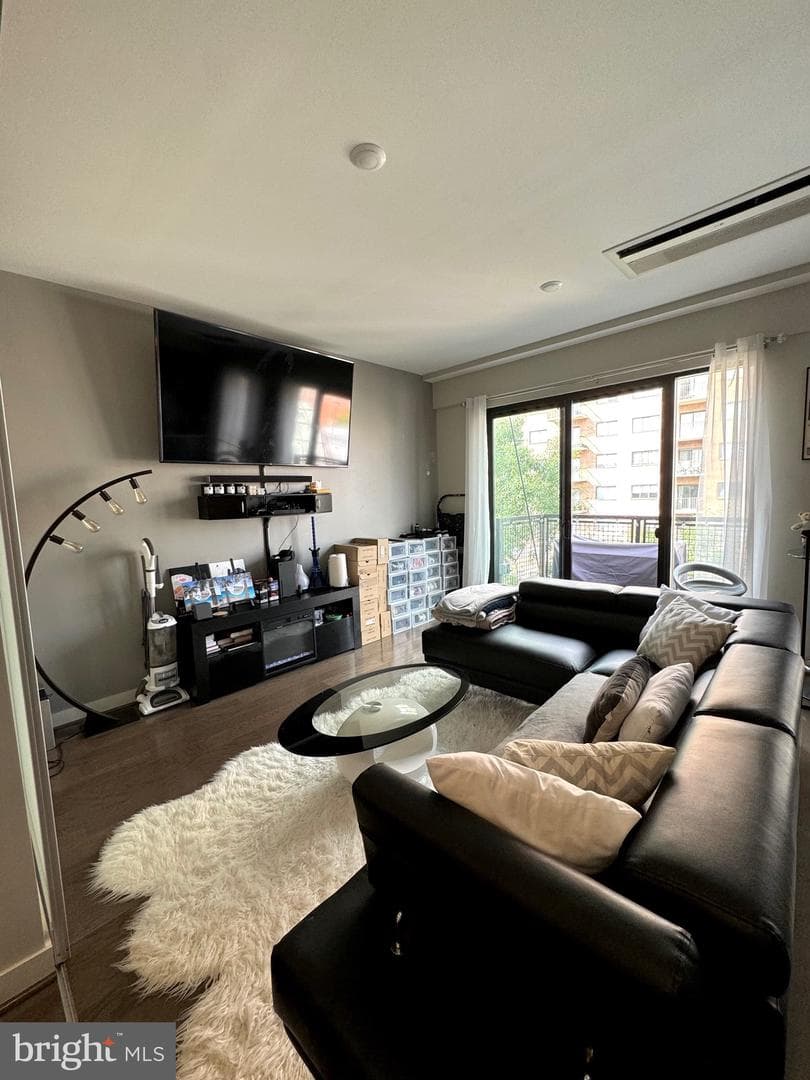 1320 Fenwick Lane #812 photo 2