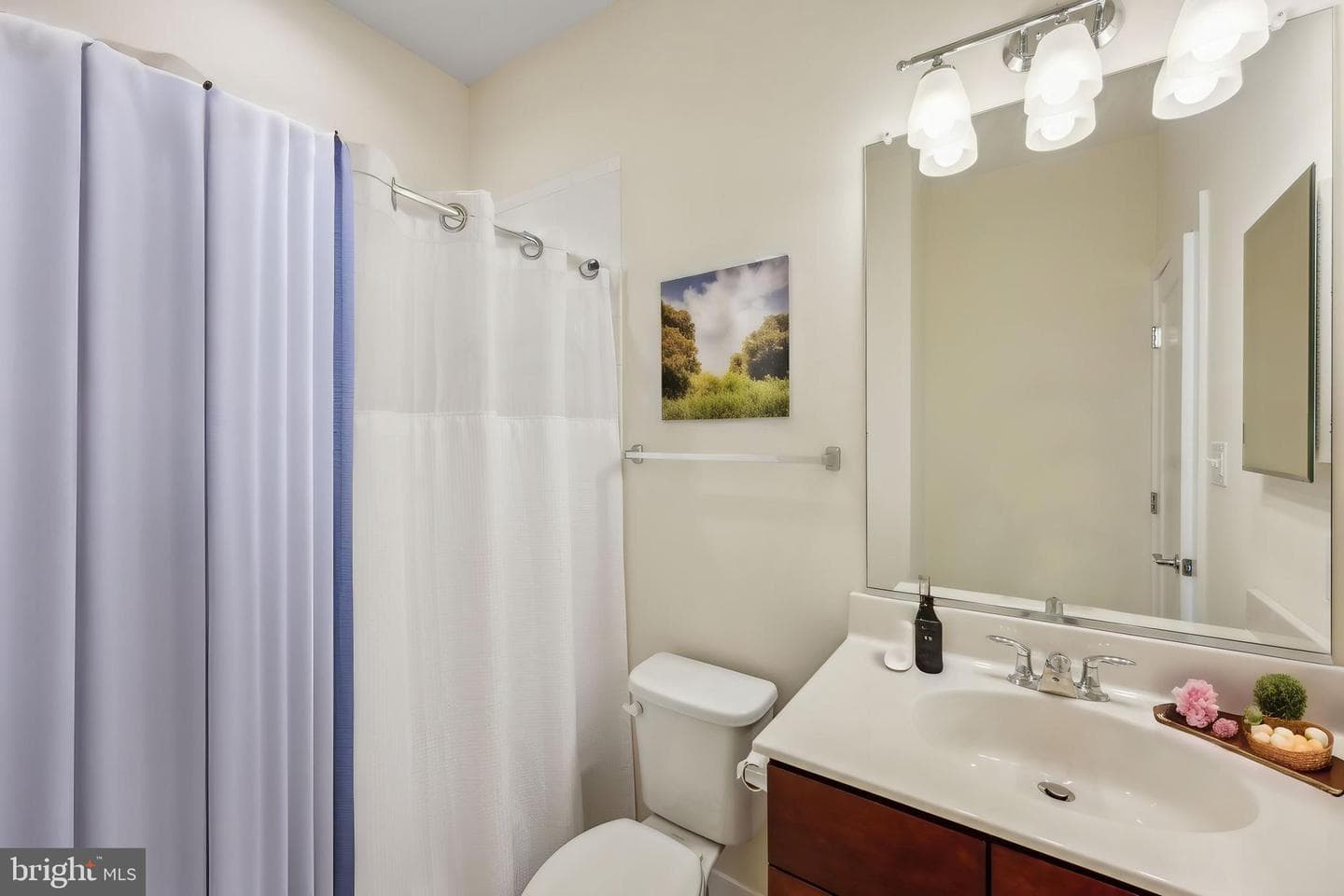926 King Farm Boulevard photo 16