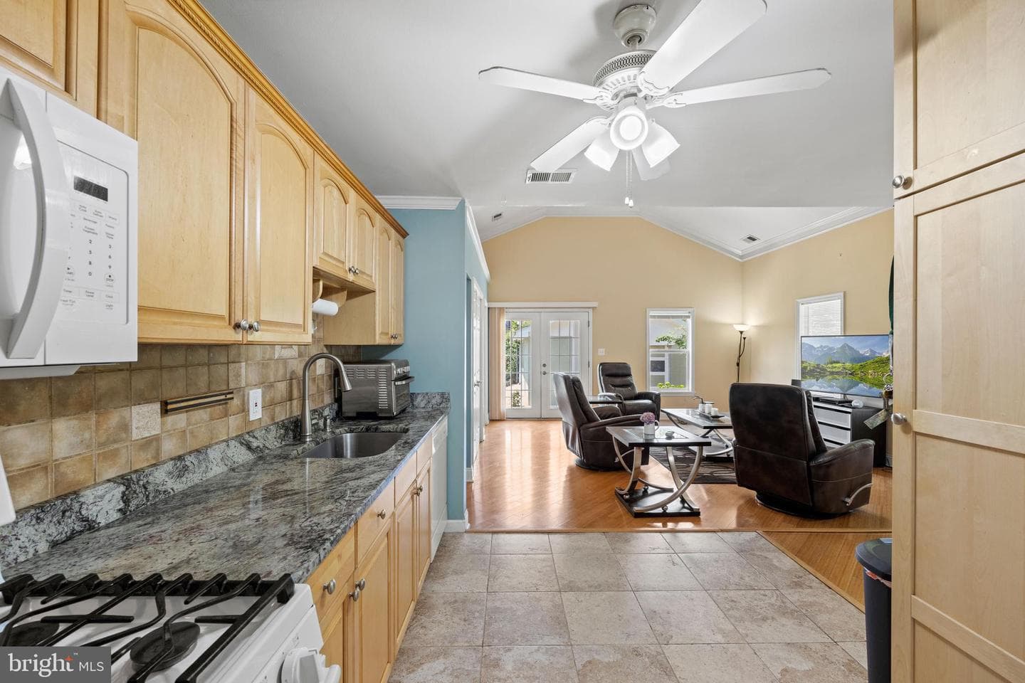 1127 Lewis Avenue photo 8