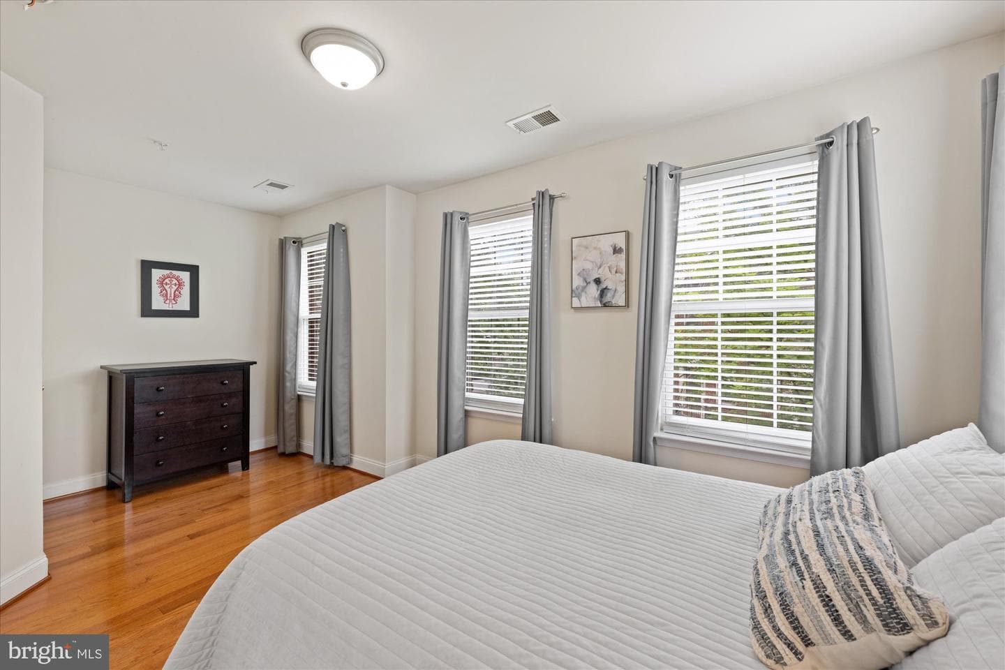 11820 Regents Park Drive photo 13