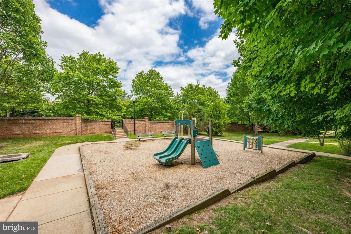 11820 Regents Park Drive photo 19