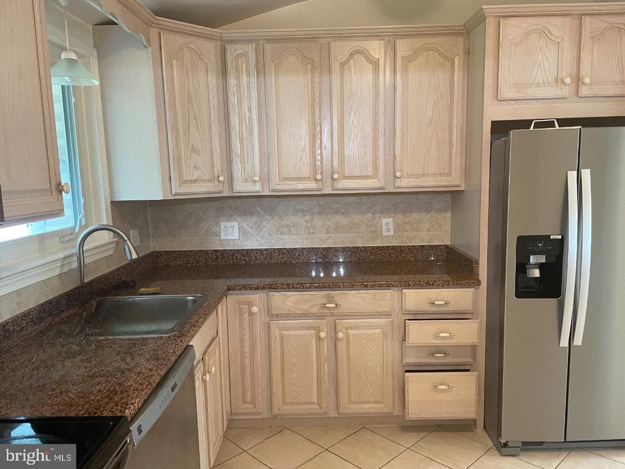 913 Northwest Drive photo 2