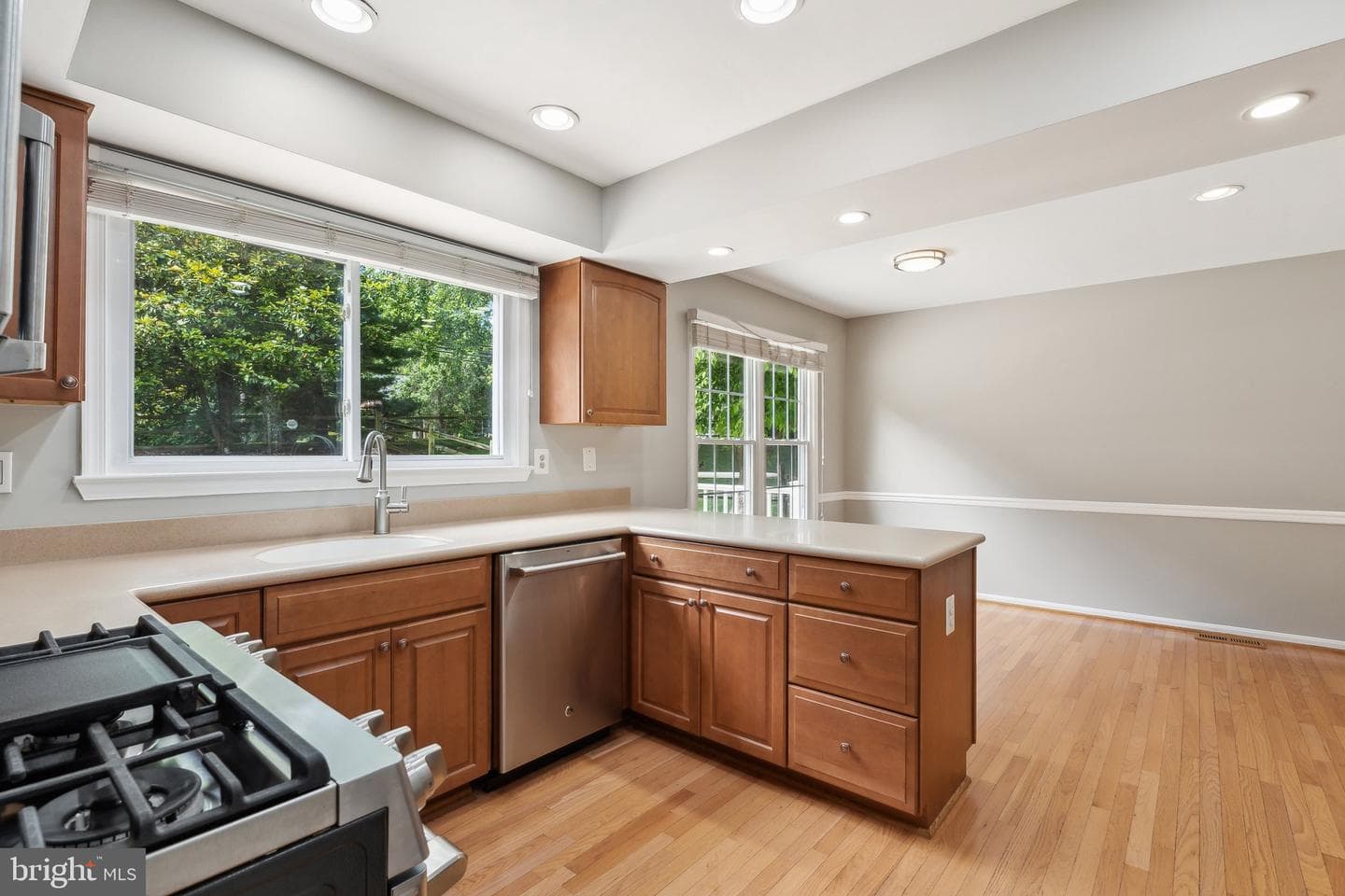 3308 Sandburg Terrace photo 11