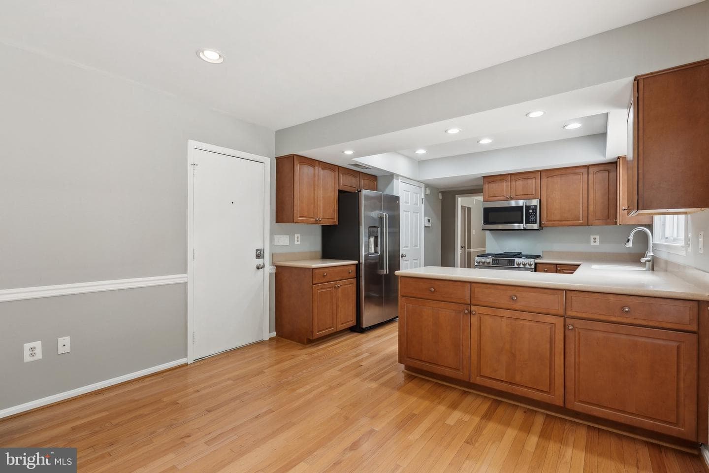 3308 Sandburg Terrace photo 13