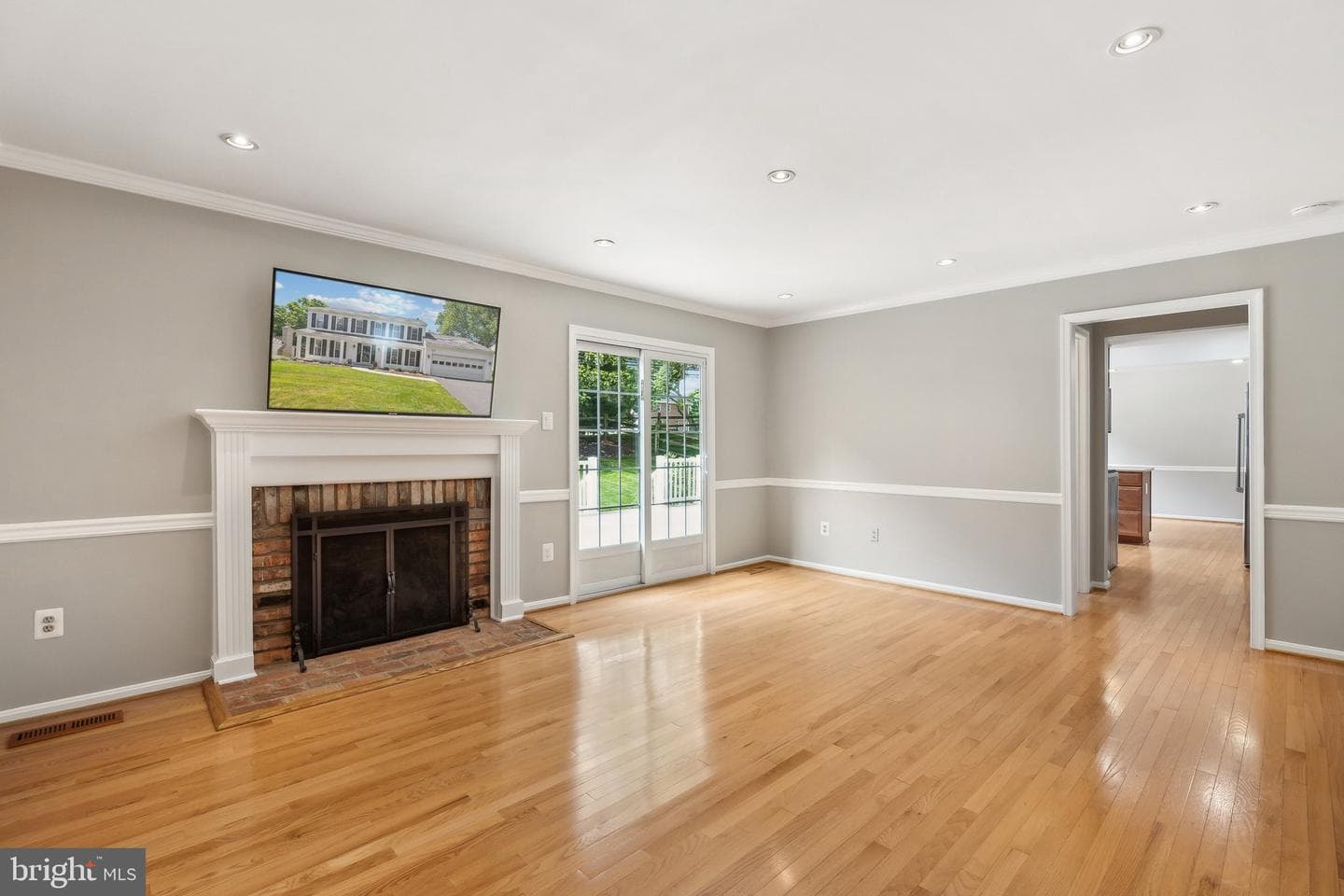 3308 Sandburg Terrace photo 14