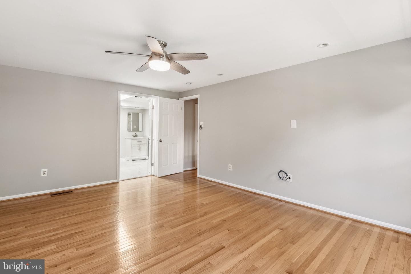 3308 Sandburg Terrace photo 29