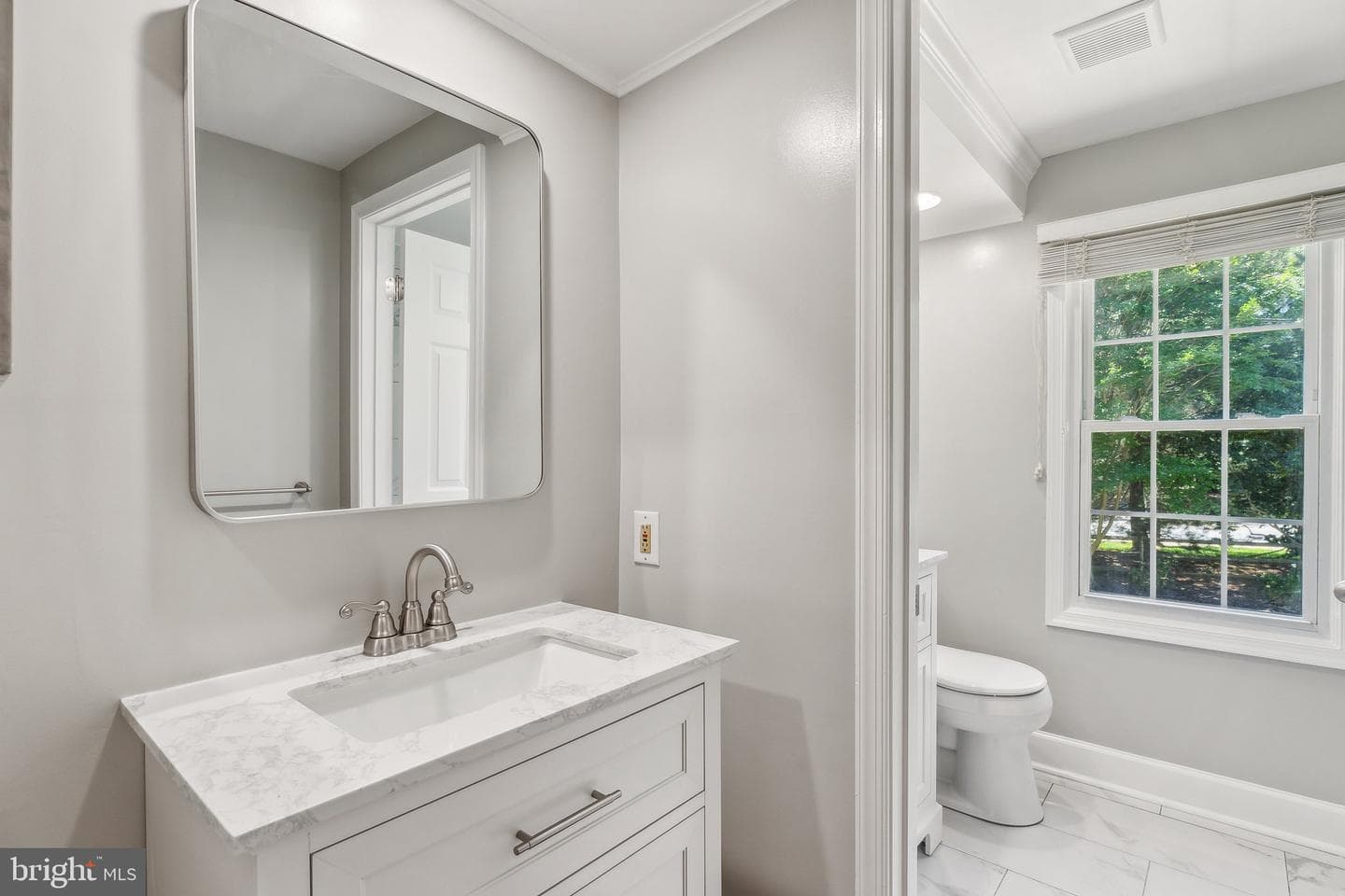 3308 Sandburg Terrace photo 35