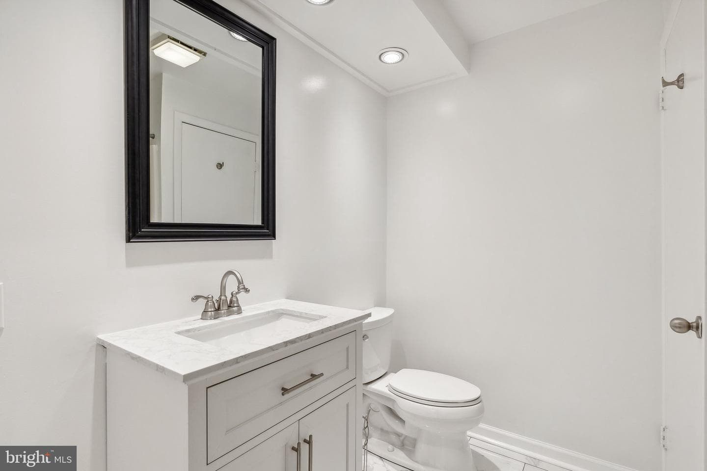 3308 Sandburg Terrace photo 44