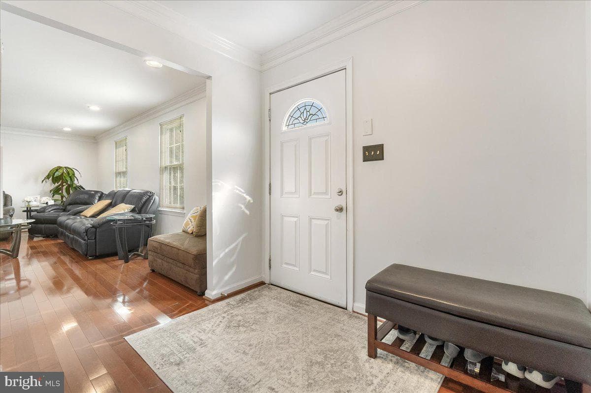 8925 Alliston Hollow Way photo 5