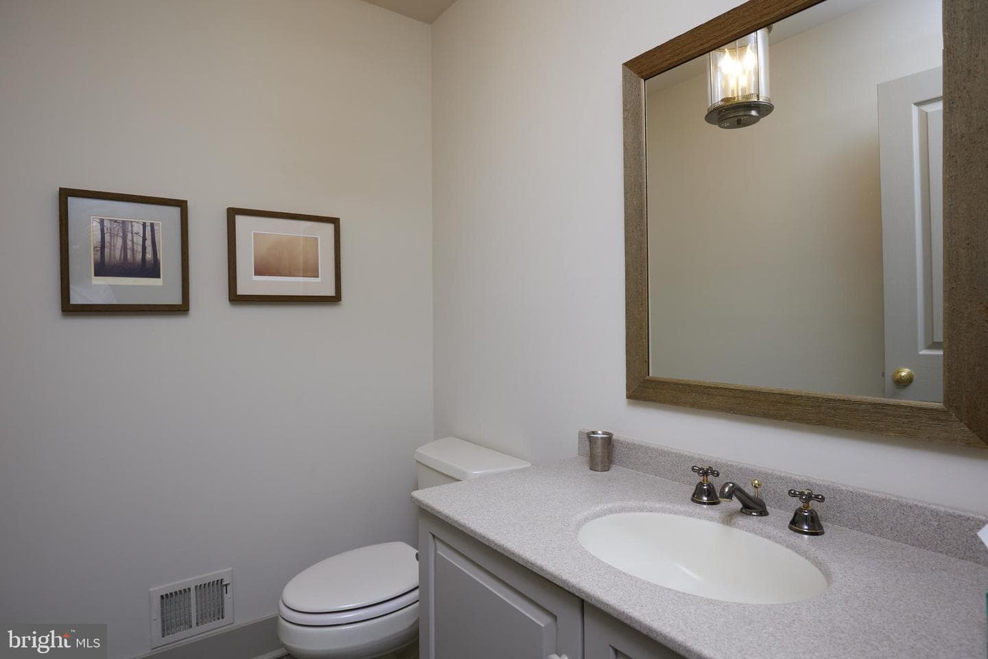 21520 Peach Tree Road photo 19