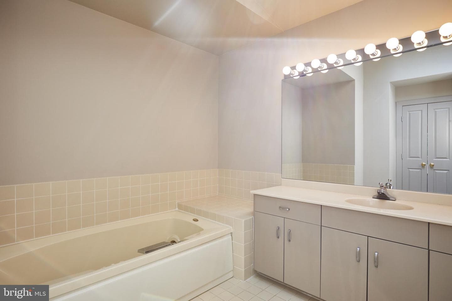 21520 Peach Tree Road photo 25