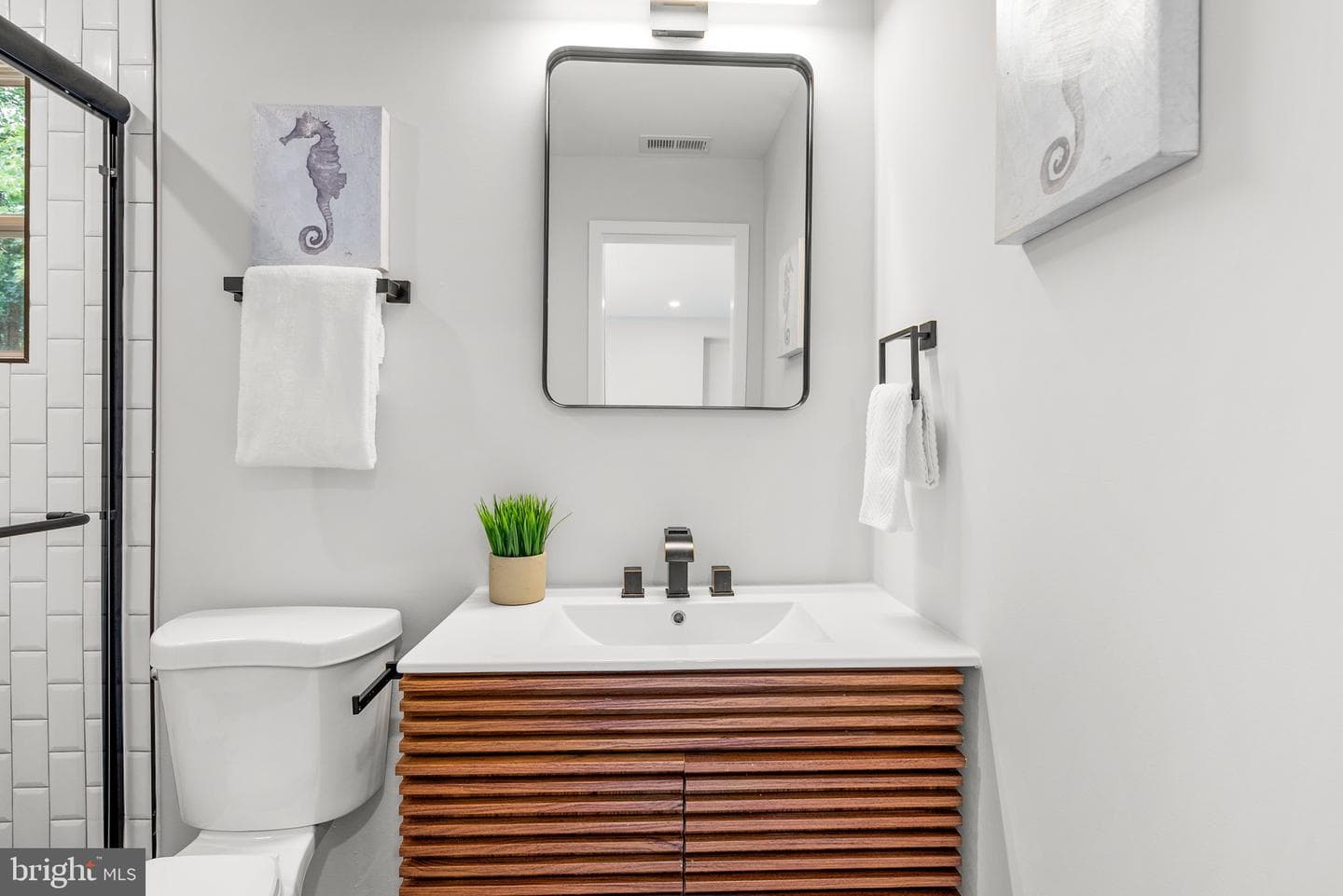 2413 Eccleston Street photo 21