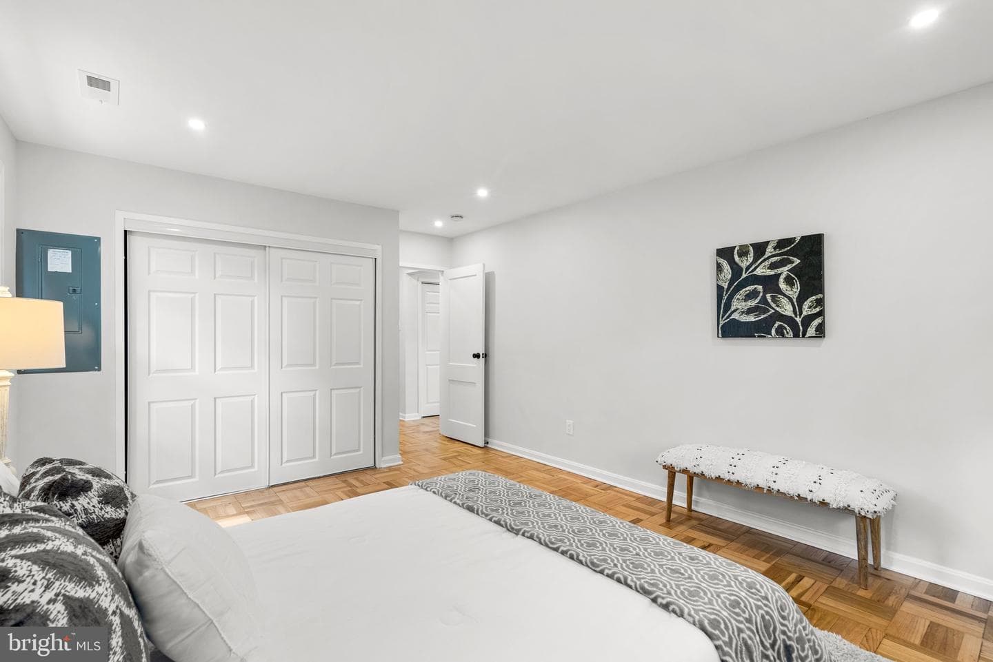 2413 Eccleston Street photo 27