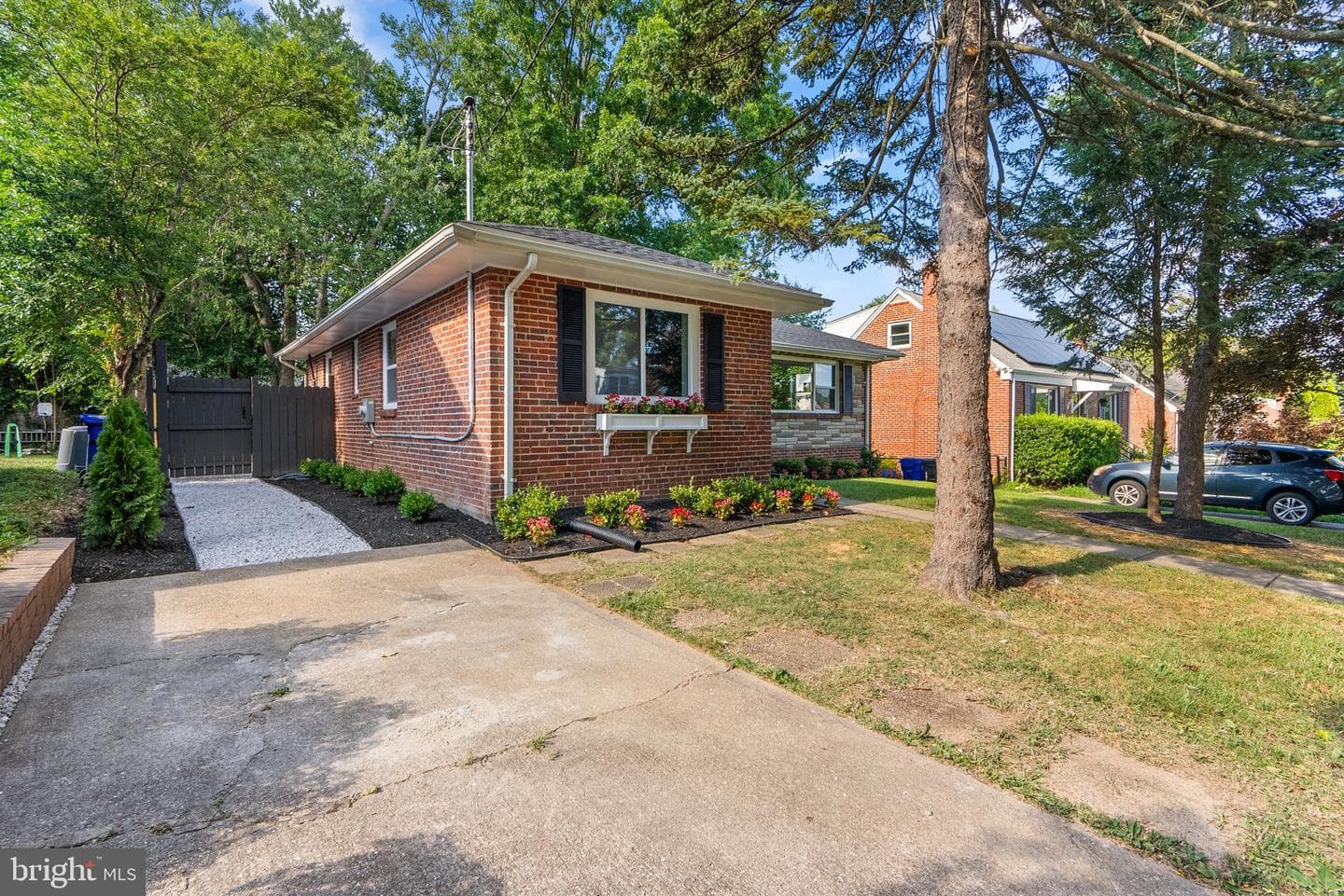 2413 Eccleston Street photo 3