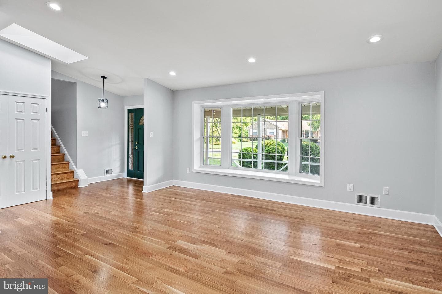 1704 Hopefield Road photo 5